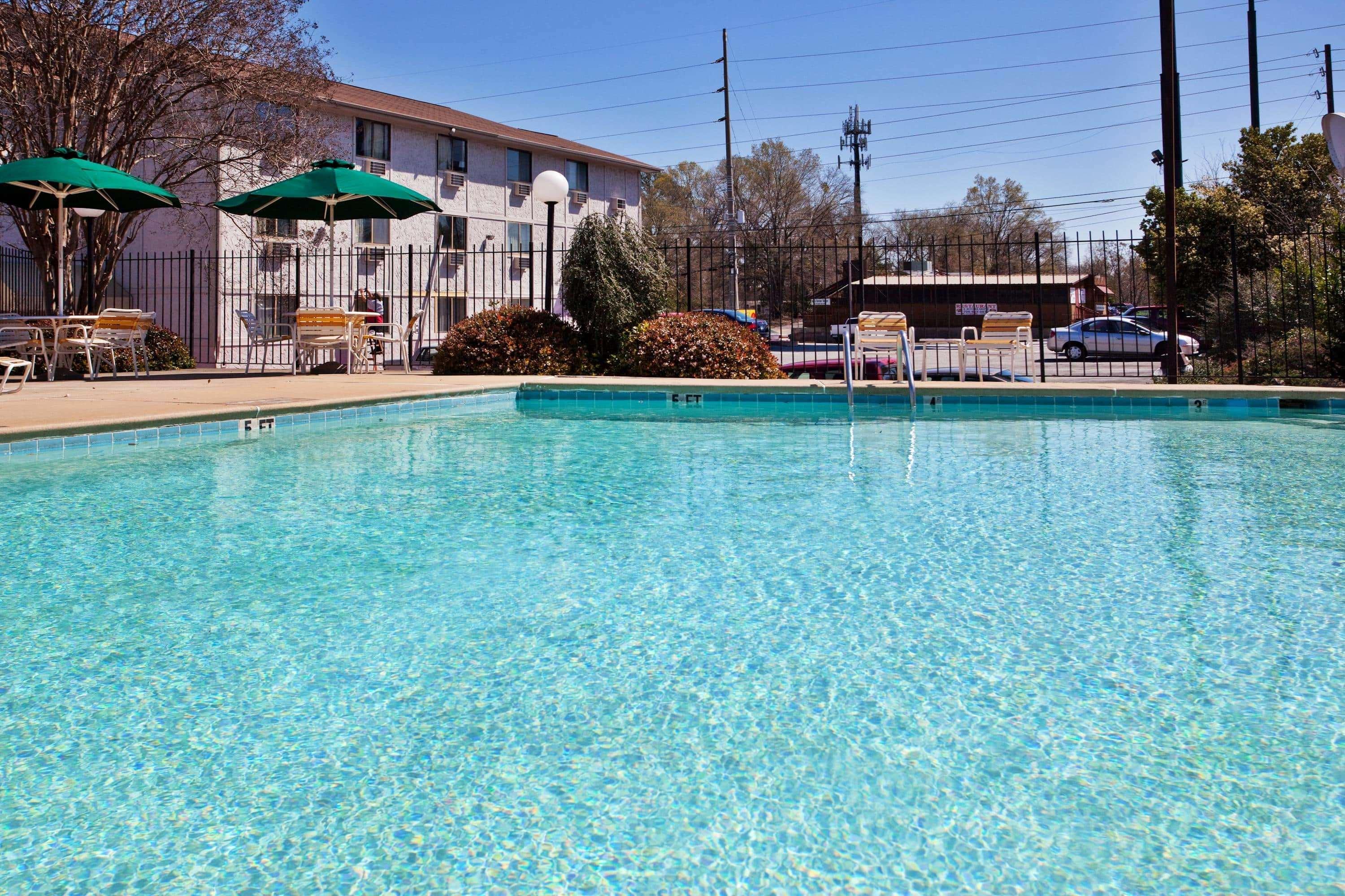 Travelodge By Wyndham Columbus State University Экстерьер фото