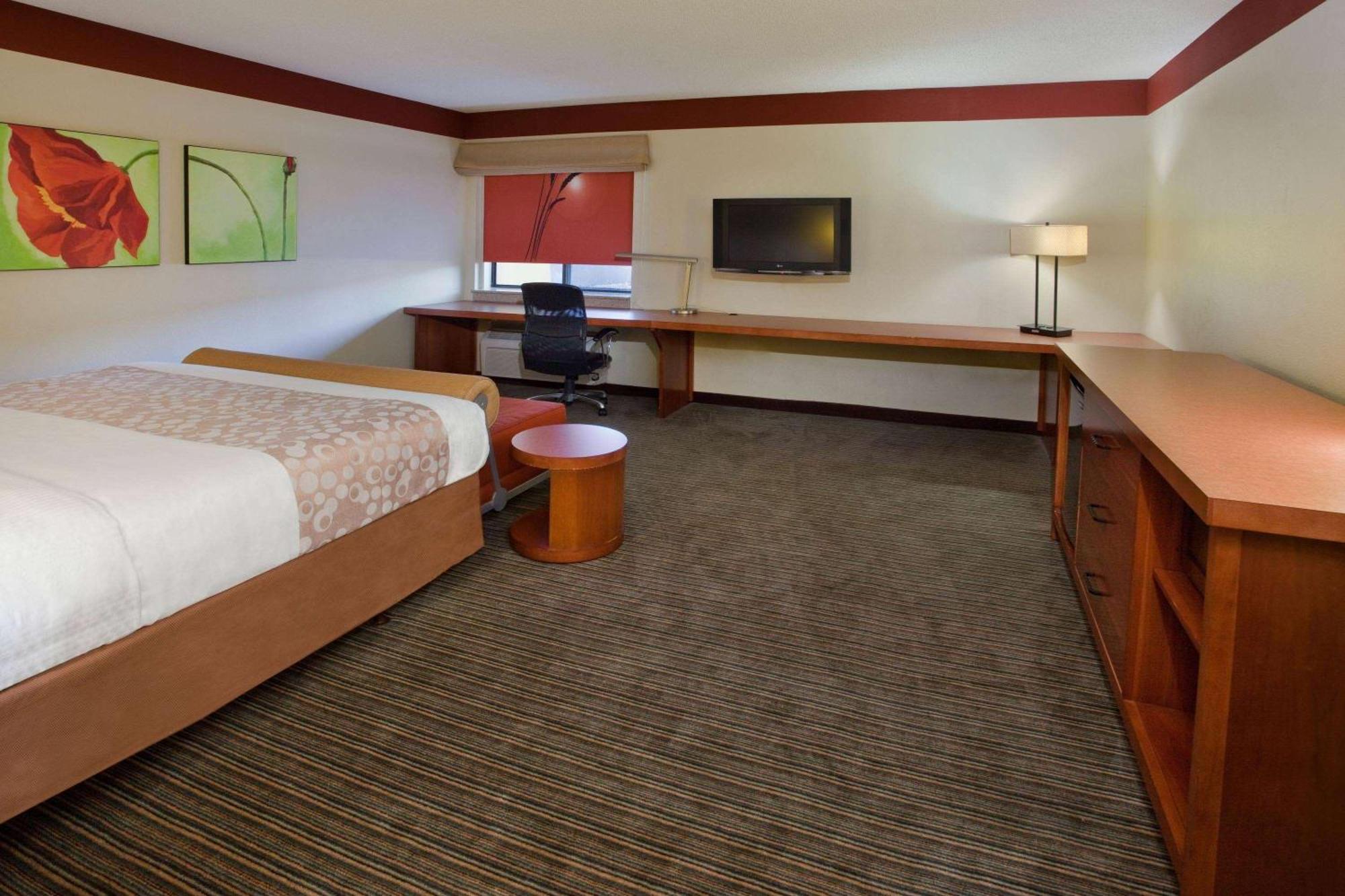 Travelodge By Wyndham Columbus State University Экстерьер фото
